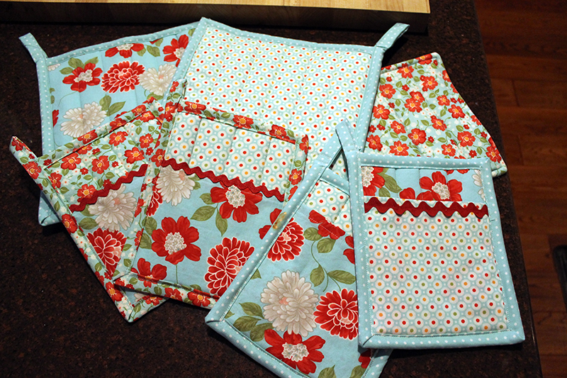 potholders with moda fabric from Bonnie and Camille